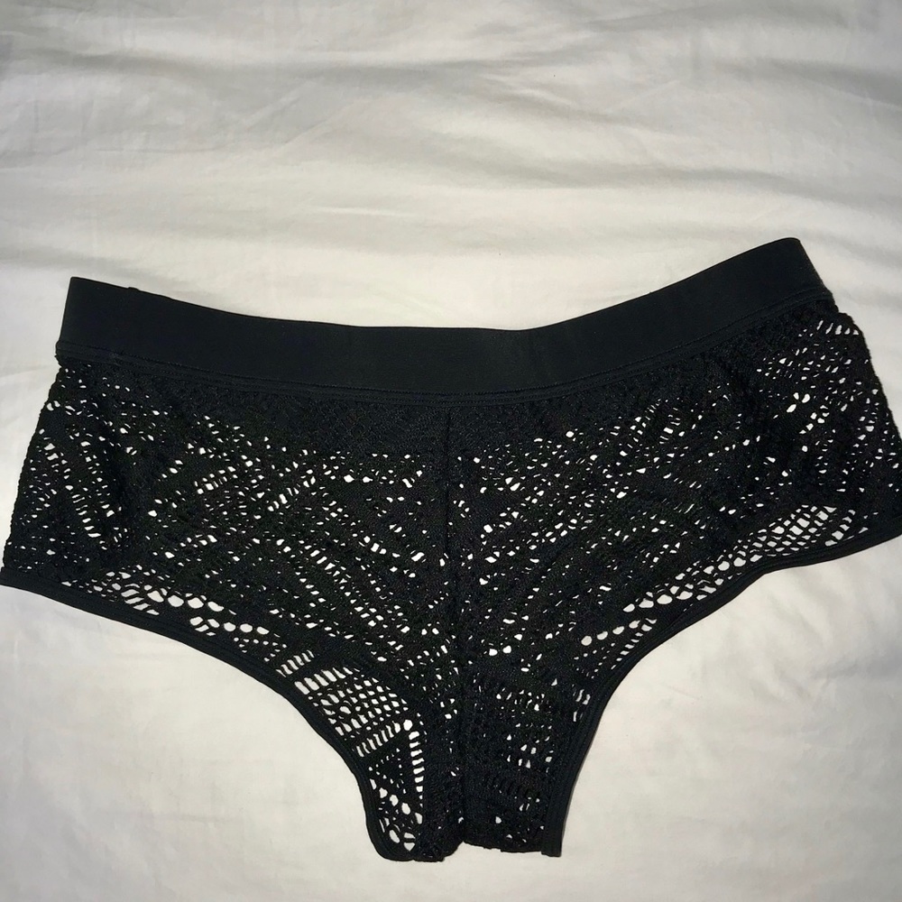 Billabong lace shorts